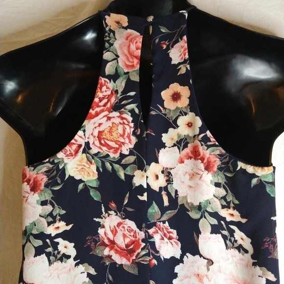 Sleeveless Floral Dress EUC 💗 - Picture 6 of 9